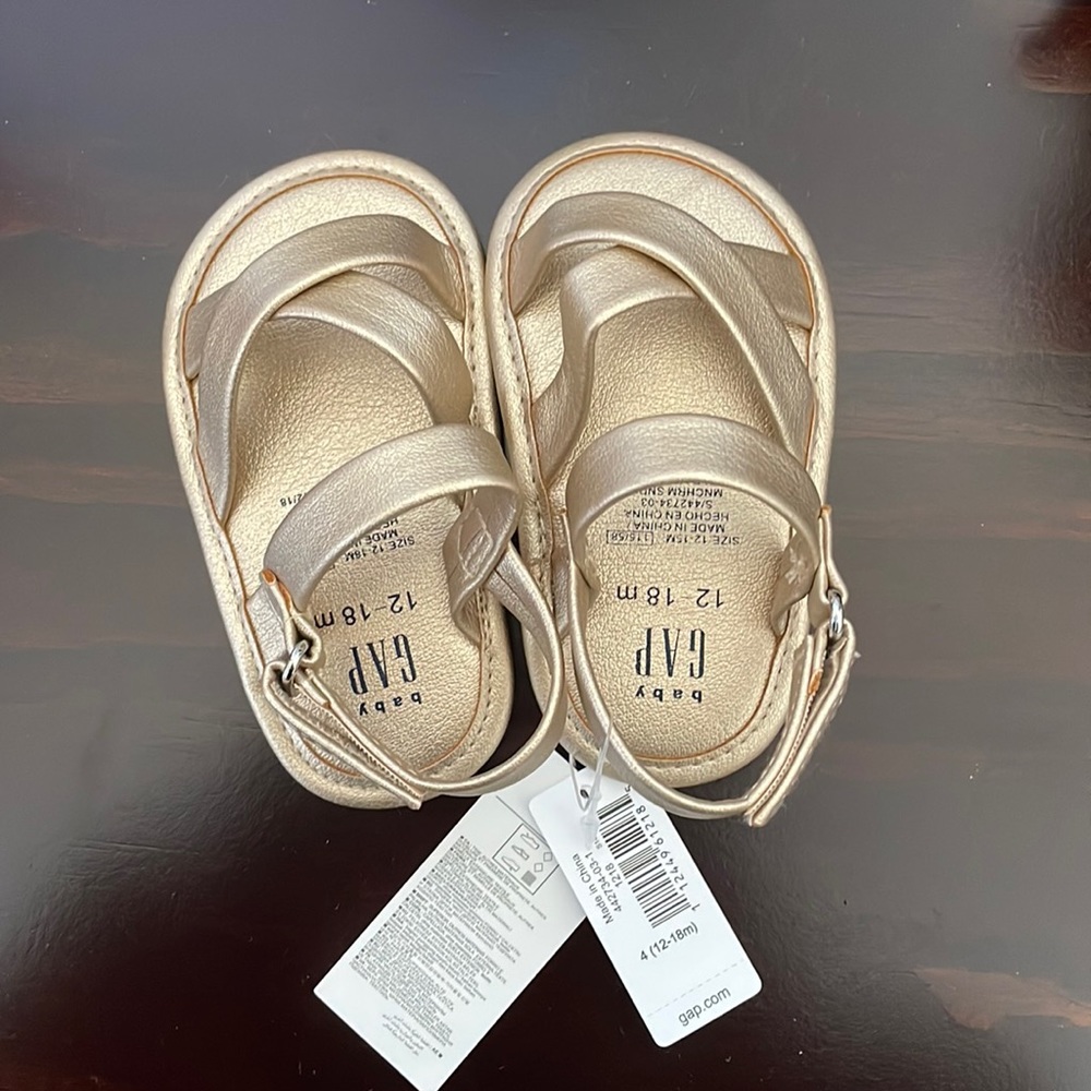 NWT Gap sandals